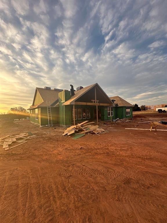 view of back house at dusk