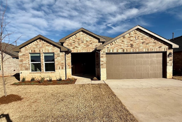 view of front facade featuring a garage