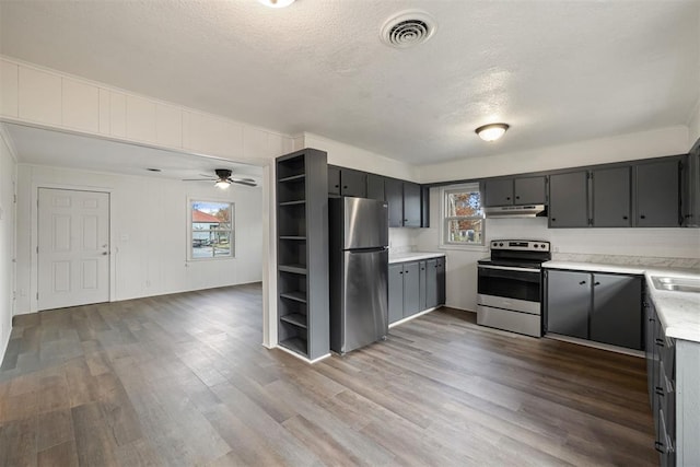 907 S Wilson Ave, El Reno, OK 73036 - kitchen featuring ceiling fan, light wood-type flooring, and stainless steel appliances