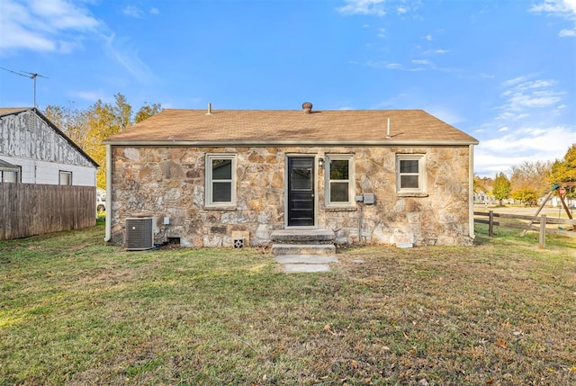907 S Wilson Ave, El Reno, OK 73036 - rear view of property with central AC and a lawn