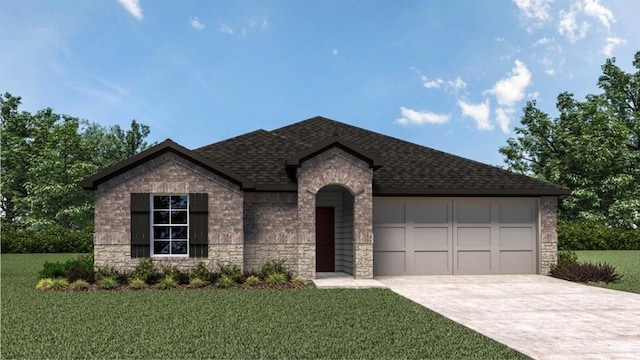 view of front of house featuring a garage, a shingled roof, and a front yard