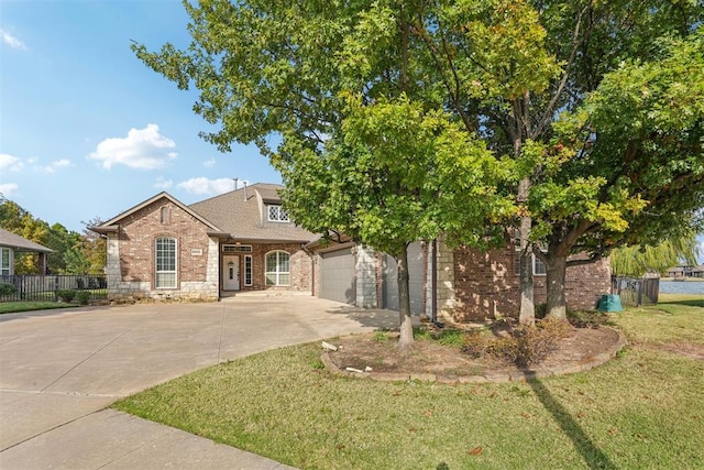 view of front of property with a front lawn