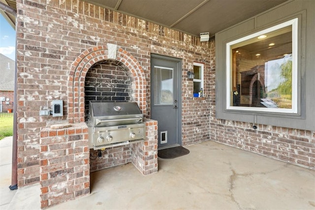 view of patio with an outdoor kitchen and area for grilling