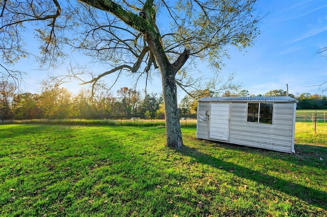 view of yard with a storage shed