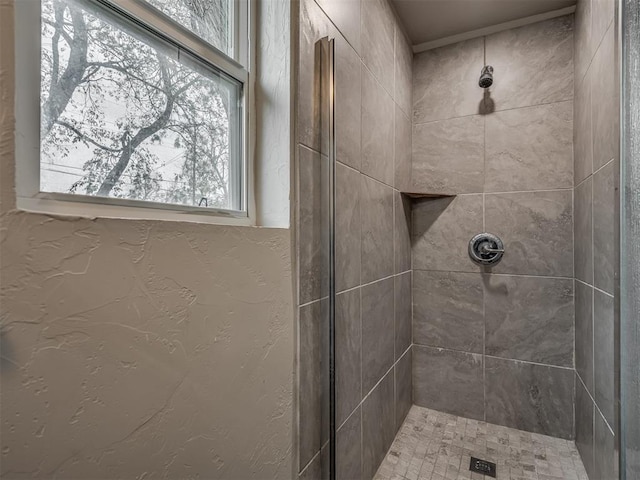 bathroom featuring tiled shower