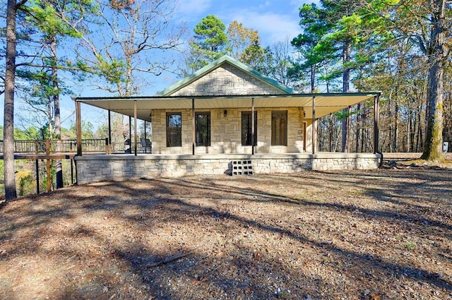 farmhouse inspired home featuring covered porch