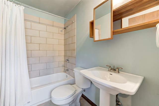 full bathroom featuring toilet, shower / bath combo with shower curtain, and sink