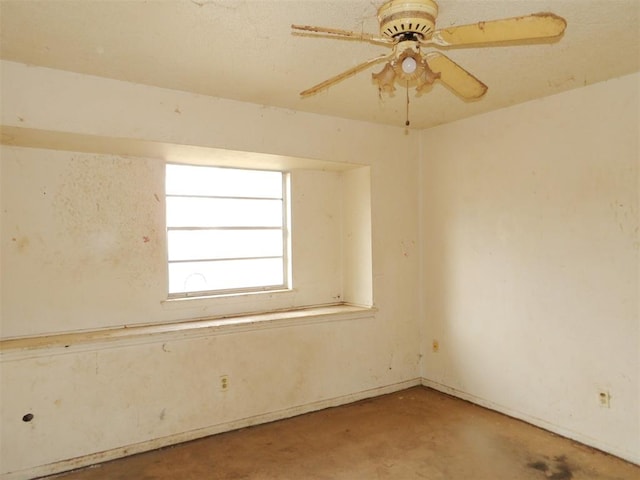 unfurnished room featuring ceiling fan