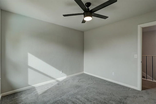 carpeted spare room featuring ceiling fan