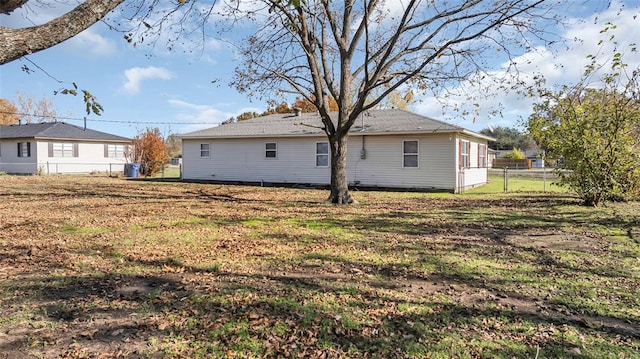 back of house featuring a yard