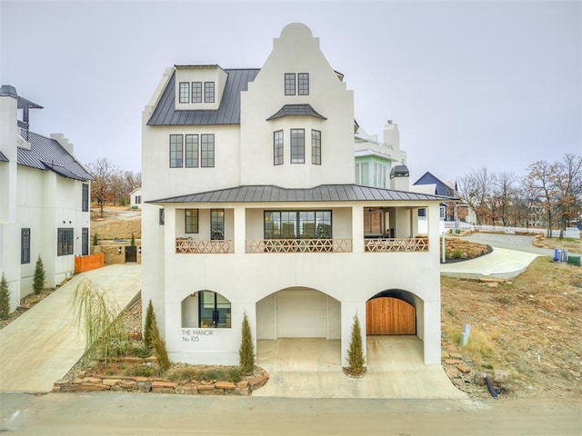 view of front of property featuring a garage