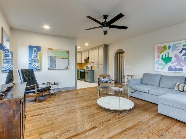 living room with light hardwood / wood-style floors and ceiling fan