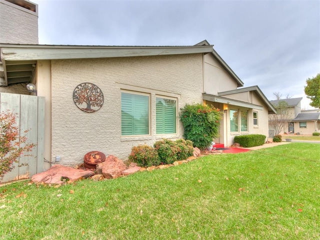 view of front of home with a front yard