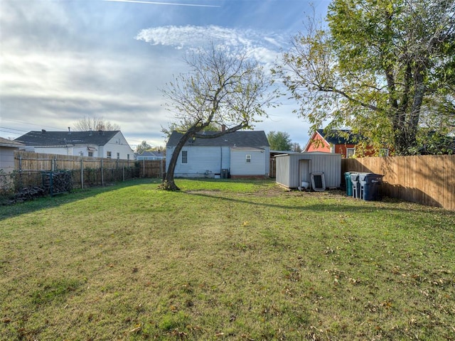 view of yard featuring a storage shed