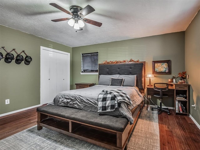 bedroom with ceiling fan, a closet, hardwood / wood-style floors, and a textured ceiling