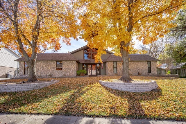 view of front of house with a front yard