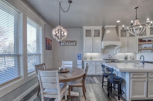 dining area featuring dark hardwood / wood-style floors, an inviting chandelier, and sink