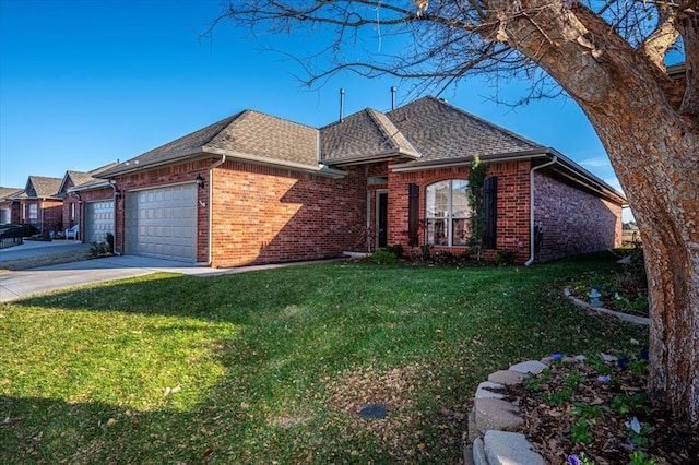 view of front facade featuring a front yard and a garage