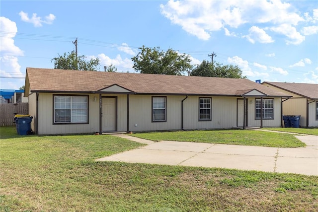 ranch-style home featuring a front lawn