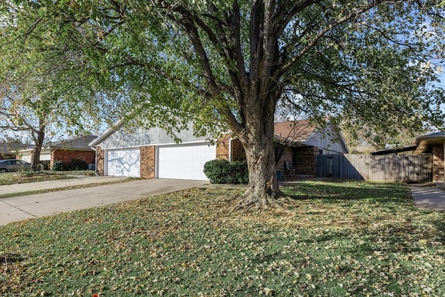 view of front of home featuring a garage and a front yard