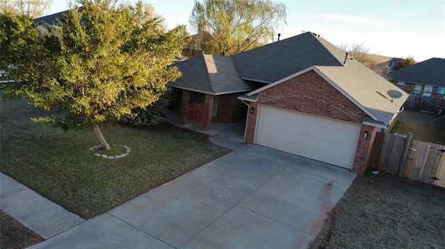 view of front of property featuring a front lawn and a garage