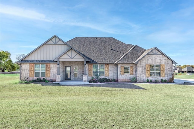 view of front facade with a front lawn