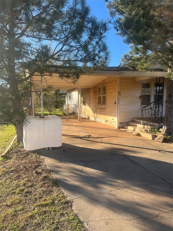 view of front of house with a carport