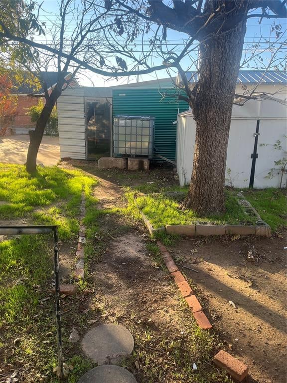 view of yard featuring a mail area