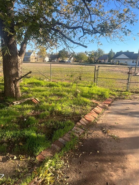 view of yard with a rural view