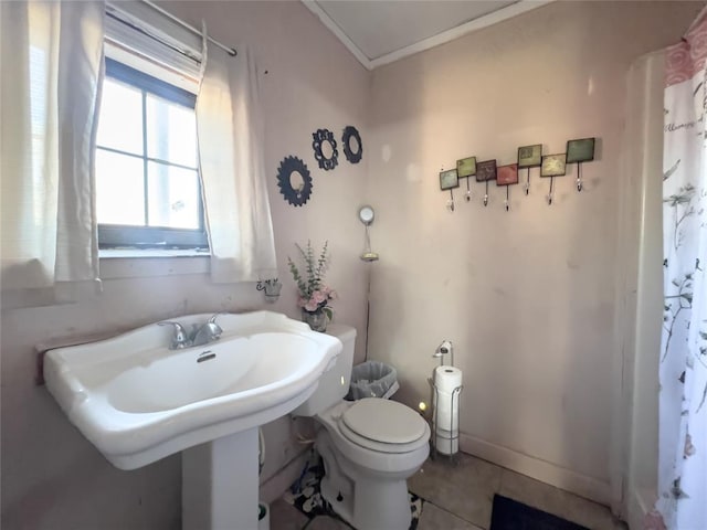 bathroom featuring tile patterned flooring, a shower with shower curtain, and toilet