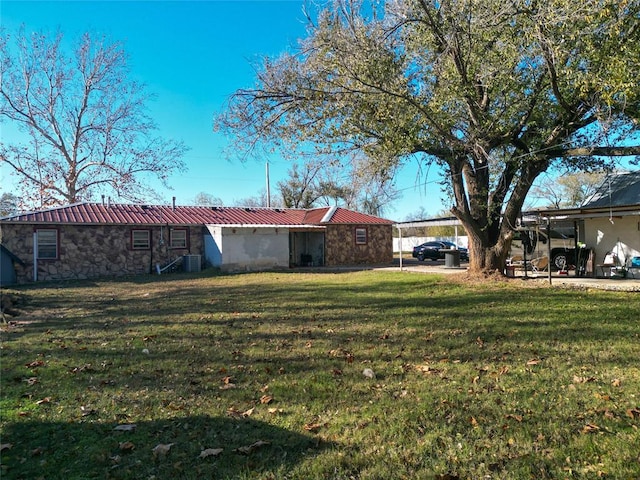 view of yard featuring cooling unit