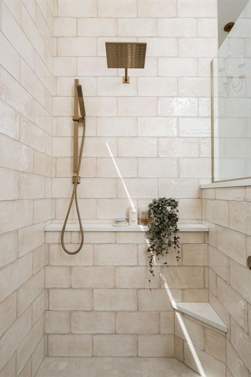 bathroom featuring tiled shower