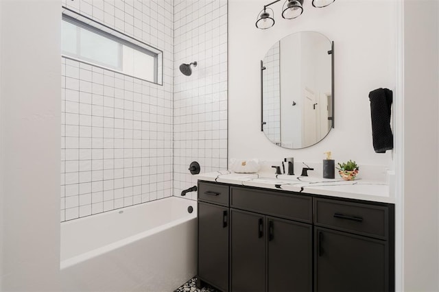 bathroom with vanity and tiled shower / bath