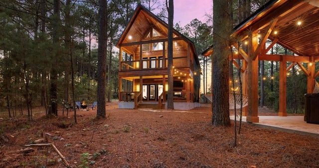 view of back house at dusk