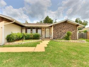 ranch-style house featuring a front yard