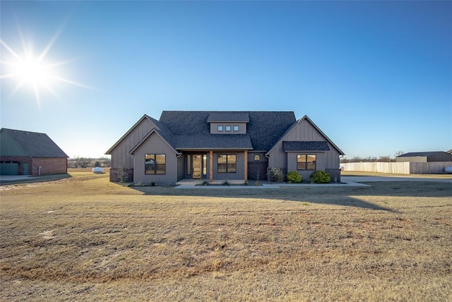 modern farmhouse featuring a front lawn