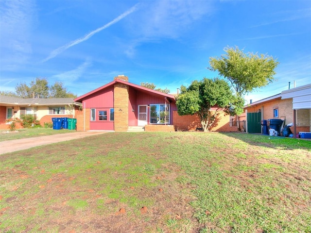 ranch-style home featuring a front yard