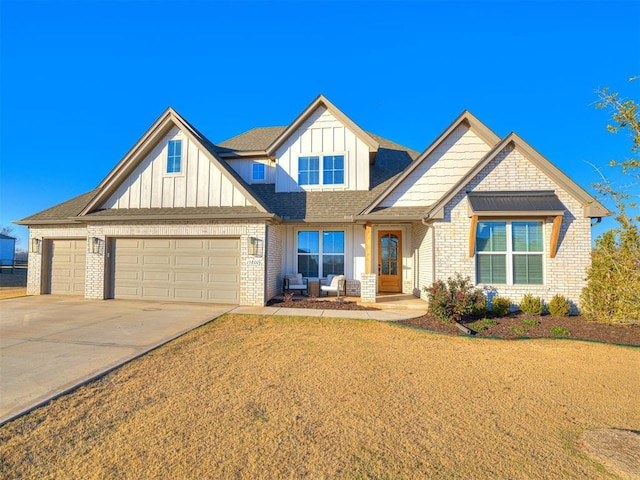 craftsman house featuring a garage