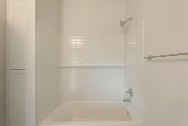 bathroom featuring shower / bathing tub combination