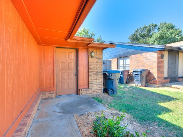 property entrance featuring a yard