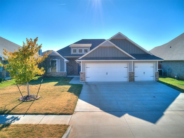 craftsman inspired home featuring a garage, a front yard, and central AC