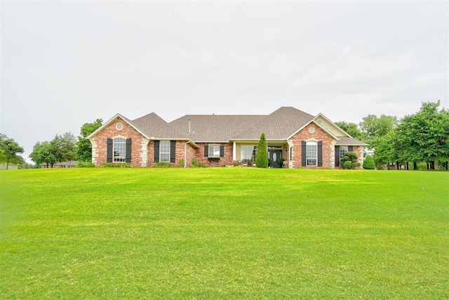 single story home with a front yard