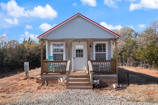 view of front facade with covered porch