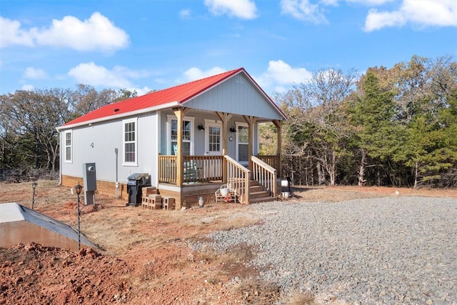 view of front of home featuring covered porch