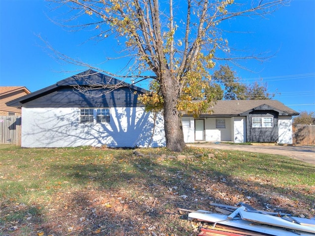 view of front of home with a front yard