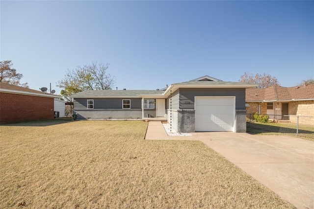 ranch-style home featuring a front lawn and a garage