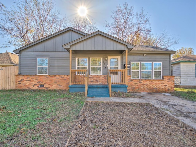 view of front of home featuring covered porch and a front yard