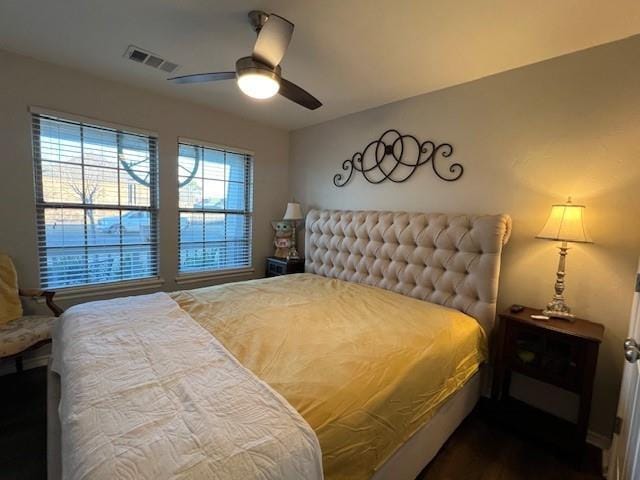 bedroom with ceiling fan