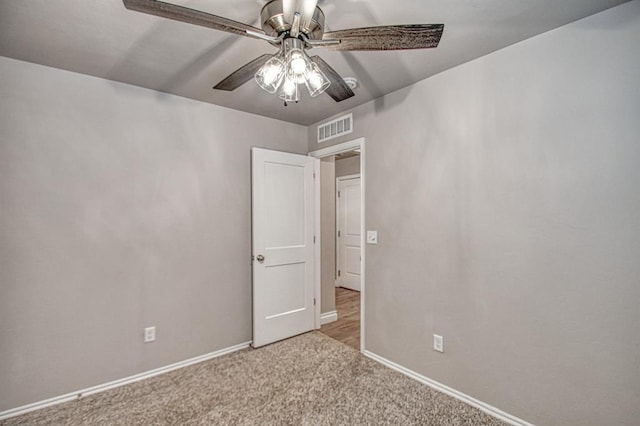 unfurnished room featuring light carpet and ceiling fan