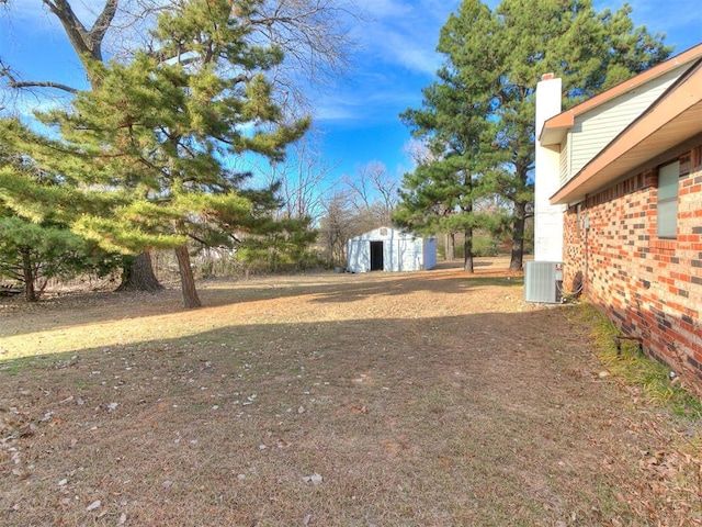 view of yard featuring cooling unit and a shed